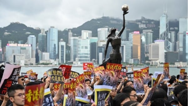 香港反送中事件持續發酵，自6月起至今已累計超過380萬港人上街遊行。