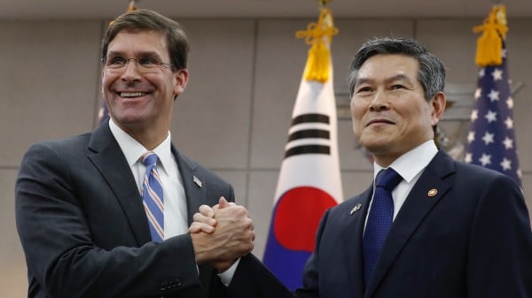 美国国防部长艾斯培与韩国防部长官郑景斗