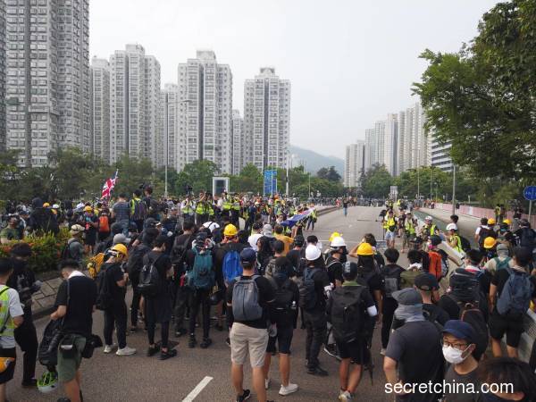 8月10日下午，香港民众自发性参加“反送中”大埔游行。
