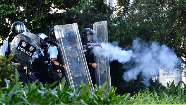香港浸大教授高敬文引述消息透露，港警中已安插了約兩千大陸警察