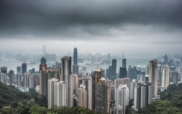 烏雲蔽日的香港