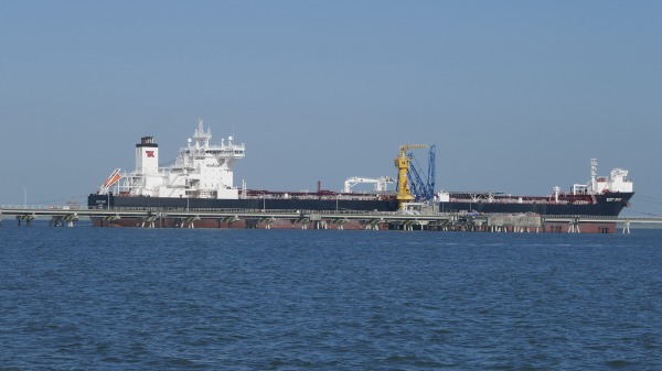 中國一艘超大型油輪「太平洋布拉沃」號企圖通過更改名字來逃避美國制裁。
