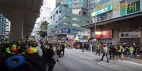 【高清实录精华】817示威者与警方在旺角警署和弥敦道对峙(视频)