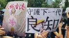 大陆人问：“凭什么香港人可以反抗”(图)