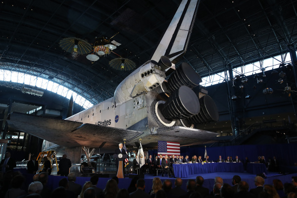 美国副总统彭斯8月20日在国家航空航天博物馆发表讲话。