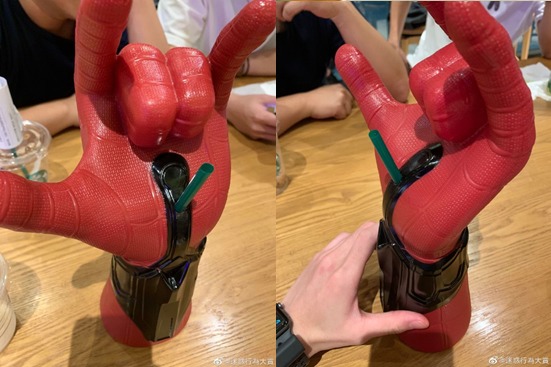 網友在微博上PO出了一款「蜘蛛人冷飲杯」，該造型為「蜘蛛人」的一隻手部外觀，手的動作剛好是蜘蛛人噴絲的招牌手勢，外型相當酷炫帥氣。