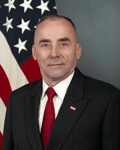 美國國防部前亞太事務助理部長、前海軍陸戰隊太平洋司令華萊士‧葛瑞森中將(Wallace Gregson)。