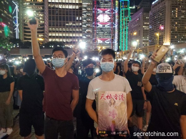 香港中学生集会，反对修订逃犯条例，不少中学生表示响应9月2日起罢课不罢学。（图片来源：周秀文／看中国摄影）