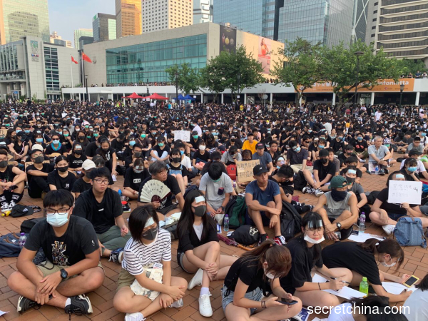 香港中學生集會，反對修訂逃犯條例，不少中學生表示響應9月2日起罷課不罷學。（圖片來源：周秀文／看中國攝影）