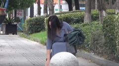 大陸人搶當「護旗手」錢跟旗只撿哪個(視頻)