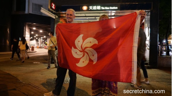 2019年8月23日香港网友发起“香港之路”，号召港人上街牵手，一起共筑超过40公里的人炼，呼吁国际关注。