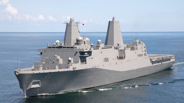 美国海军第7舰队运输舰“绿湾号”首次通过台湾海峡。