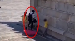 陸男疑似牆角便溺北京故宮怒：廁所夠用(組圖)