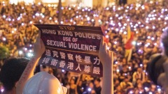 港遭警察性暴力者拍片促美制裁港警和中共(图)