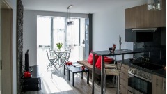 華人好爹媽幫女兒買房沒想到等錢救命時女兒卻說……(圖)