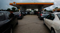 飓风多里安增强至3级川普取消波兰之行确保应对(视频图)