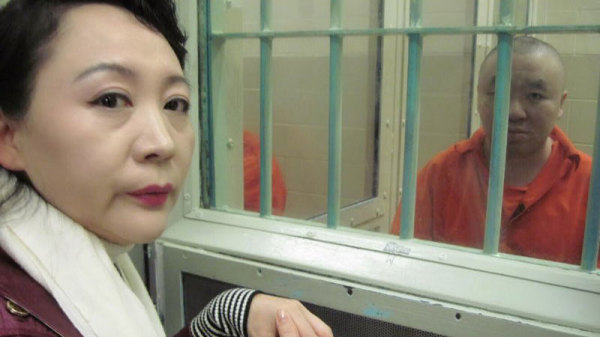 2011年12月23日盛雪至拘押中心看望杨伟。