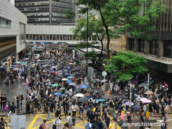 无惧警方大逮捕香港人自发“8.31”反送中集会组图/视频