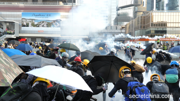 香港网民最近两日发起的“反送中”行动最后都未竟全功，有分析认为运动远未到衰退期，稍后仍可能出现大规模示威和冲突。图为805“三罢”时的金钟。