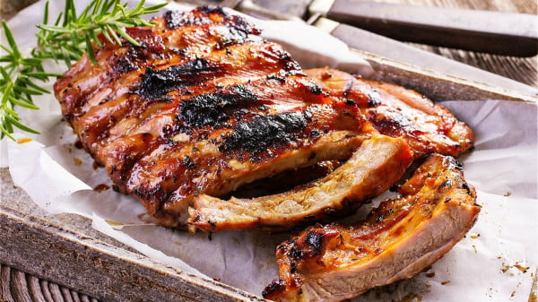 烤肉極易產生致癌物，吃著香卻會加速人體的衰老。