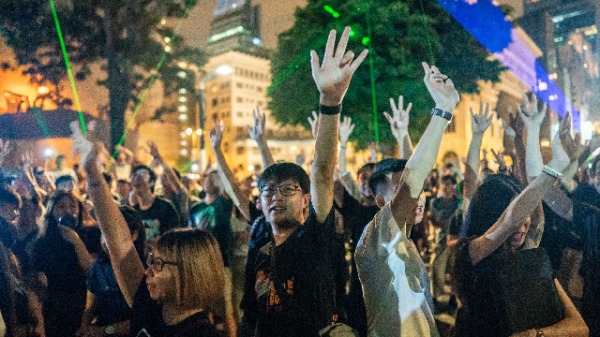 2019年8月香港“反送中”抗议者在香港游行示威。