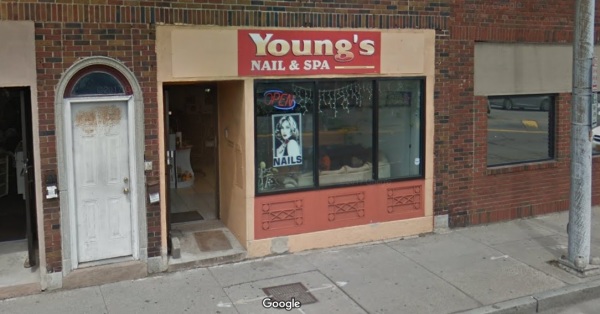 “Young’s Nails”美甲店