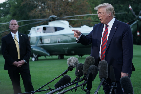 美國總統川普經常在白宮南草坪接受媒體提問。（圖片來源：Alex Wong/Getty Images）