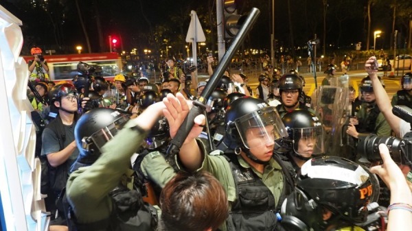 9月8日，为呼吁美国落实《香港人权民主法案》，有网民发起在中环遮打花园举行“香港人权与民主祈祷会”，和公众游行(前往美国驻港总领事馆)。