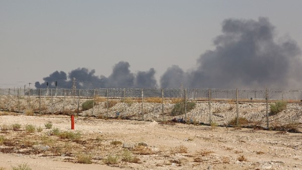 2019年9月14日，沙特阿拉伯的阿美两家炼油厂被无人机攻击而起火燃烧