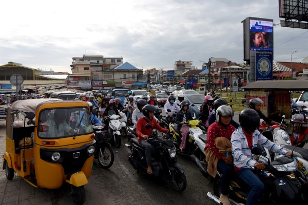 大量華人撤離柬埔寨