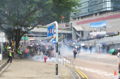 香港青年感嘆：青春不應與催淚瓦斯為伍(圖)