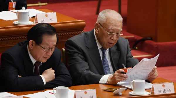 曾任香港主權移交後首任特首的董建華卸任後擔任中共全國政協副主席。圖為董建華參加2018年中共兩會。