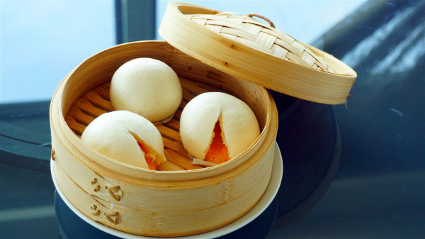 一些上班族喜欢吃一些中式的早餐口味，例如包子、热粥