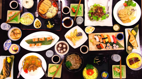 日本人飲食注重「多樣化」，食物分量少，但種類多。