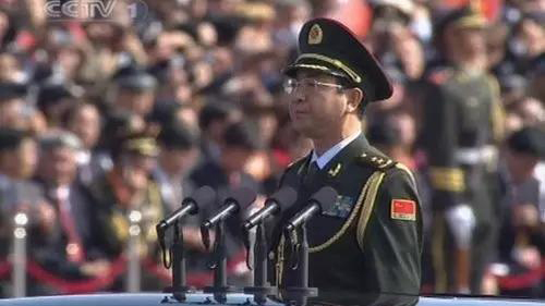 港媒文章形容，房峰辉是下场最惨的阅兵总指挥。
