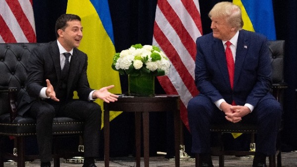 9月25日，美國總統川普與烏克蘭總統澤連斯基在紐約會面，後者否認川普曾給他任何壓力。
