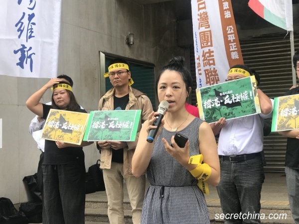 张竹芩表示，台湾应该完备法律，给港人以及其他受到压迫的他国人民一个实质的后盾。