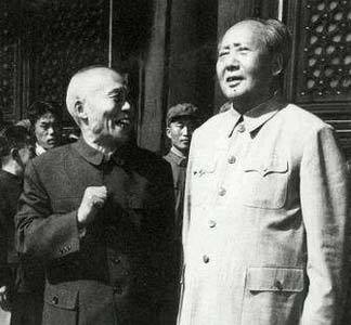 李宗仁（左）与毛泽东。