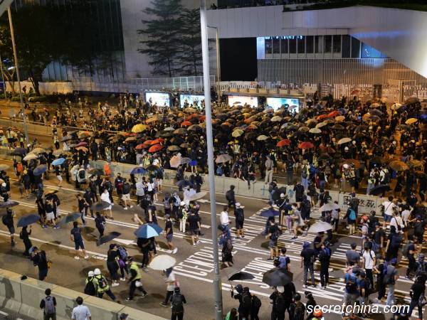 今天是香港雨傘革命五周年的日子，香港民間人權陣線也號召舉辦了反送中活動。