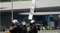 【圖集】香港反極權警察發射催淚彈清場