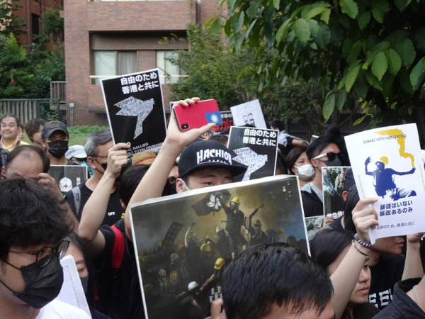 十月一日中共建政七十周年前夕，香港民众29日发起“全球反极权大游行”，计有24个国家、65座城市共襄盛举。目前已传出有确切闹事案件的有台湾台北、意大利米兰。