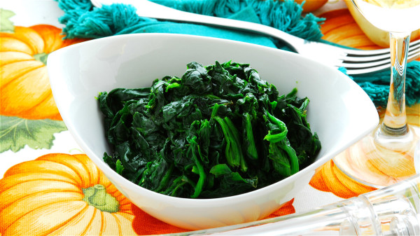 菠菜是辅助治疗糖尿病口渴喜饮的最佳蔬菜。