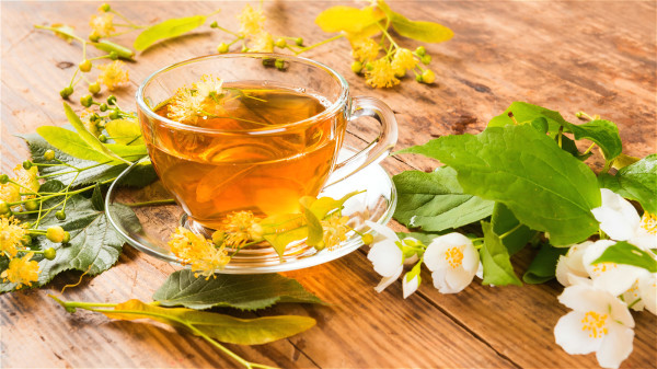 多饮茶可以促进肝脏排毒，减轻肝脏负担。